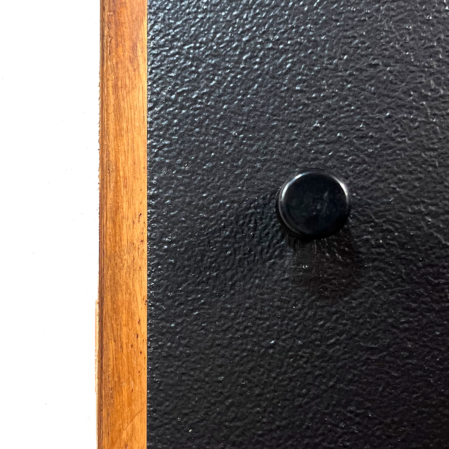 Człowiek z Komodo – Two-Door Sideboard