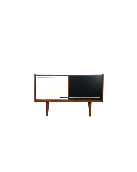 Człowiek z Komodo – Kredens dwudrzwiowy