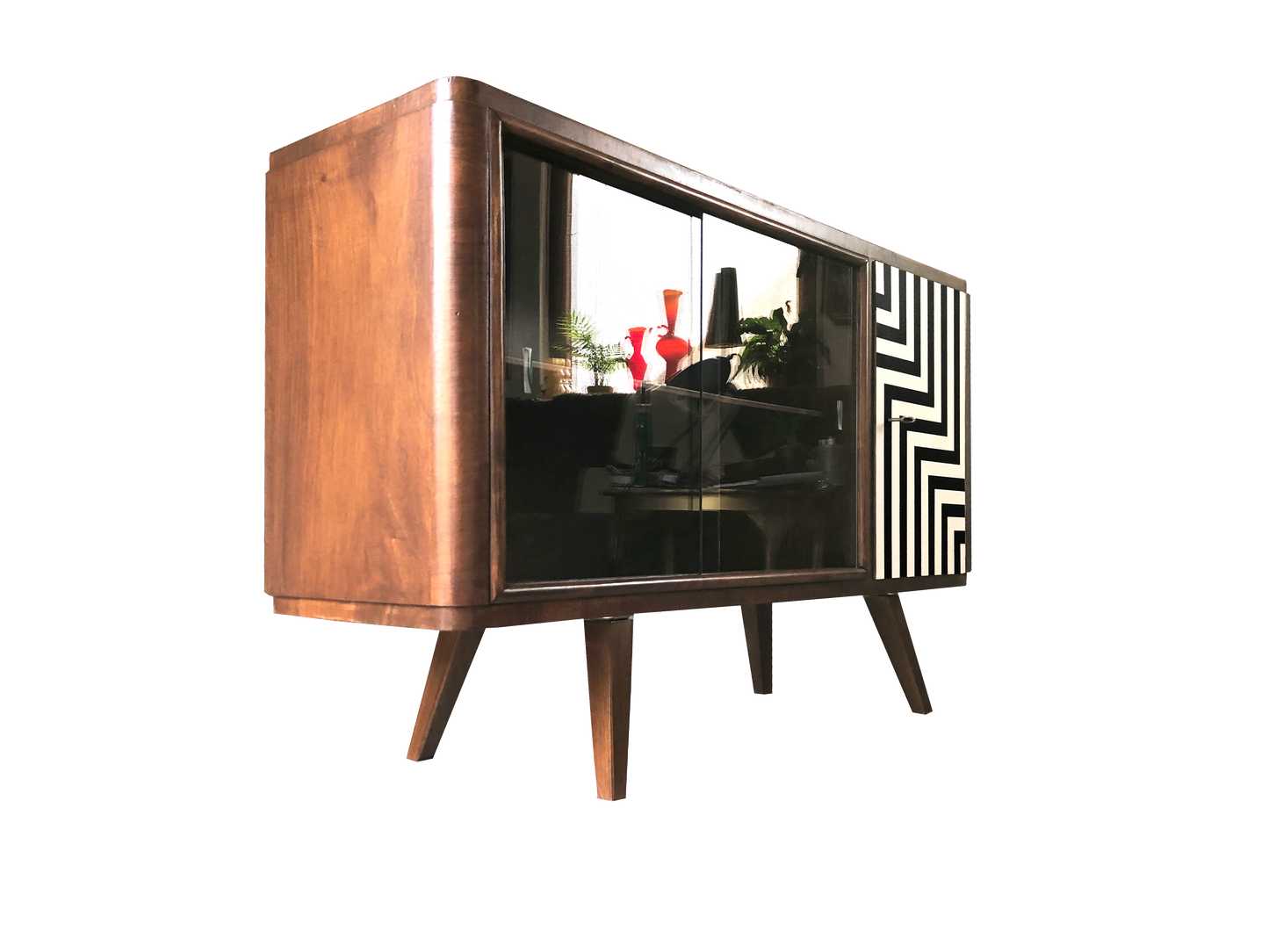 Człowiek z Komodo – Bursztynowy kredens z witryną