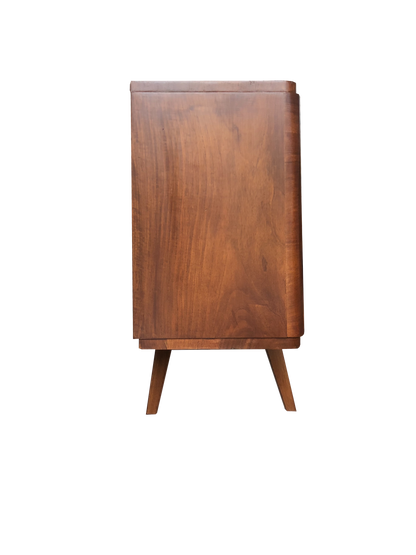 Człowiek z Komodo – Bursztynowy kredens z witryną